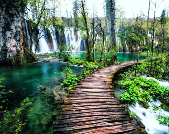Edu Trail Plitvice - Tufa Phenomenon Winter Edition